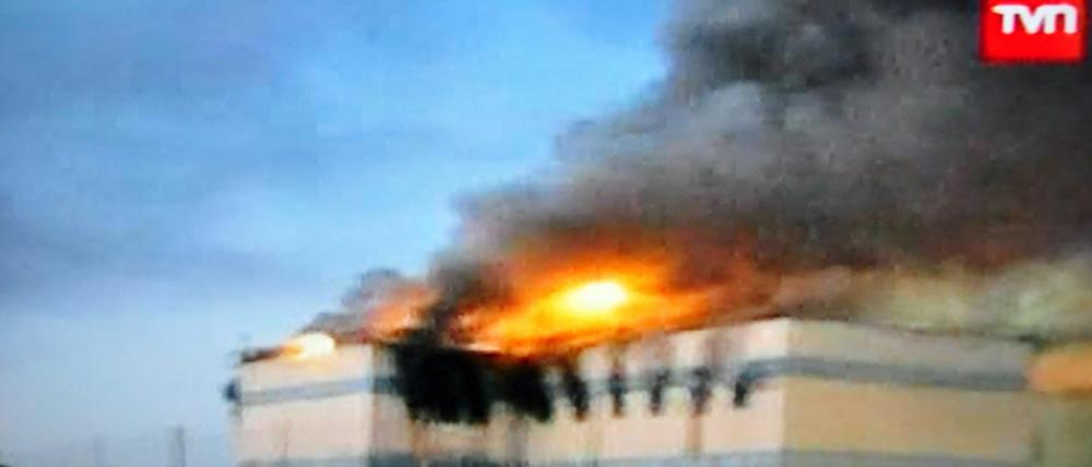 Bilder des chilenischen Fernsehens vom Großbrand.
