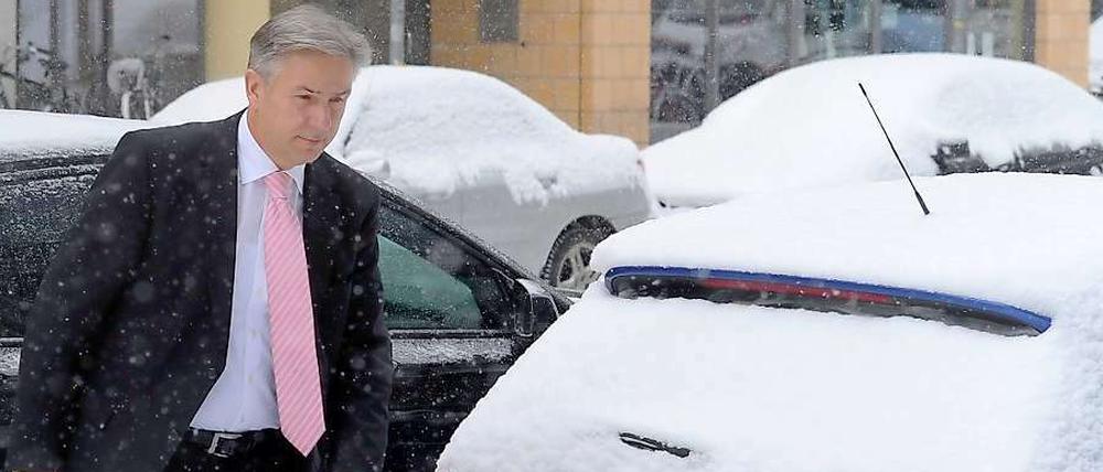 Der Winter hat gerade erst begonnen. Die Stadt hat er schon fest im Griff. Berlins Regierender Bürgermeister Wowereit fordert mehr Bürgersinn beim Schneeschippen.