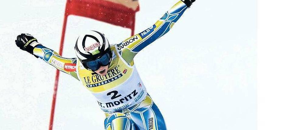 Brot und Spiele. Die Slowenin Marusa Ferk stürzte gestern beim Super-G in St. Moritz. Nach weiteren Stürzen wurde das Rennen wegen zu starken Windes abgebrochen. Foto: AFP