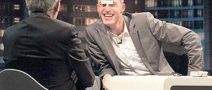 Wer bin ich? In der Pilotfolge von „Stuckrad Late Night“ klebte Thilo Sarrazin beim Ratequiz den Namen Joseph Goebbels auf die Stirn von Benjamin von Stuckrad-Barre (rechts). Am Donnerstag ist Sarrazin erneut zu Gast bei der Late-Night-Show auf ZDFneo.Foto: ZDF