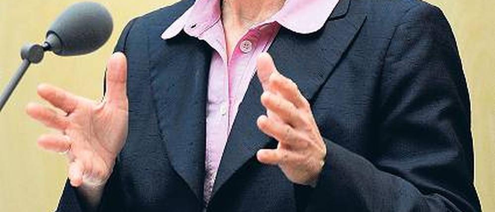 Ihr Herz ist rein. Ursula von der Leyen weist die Vorwürfe der Opposition zurück. Foto: dapd