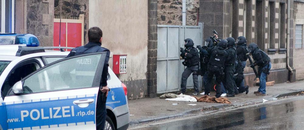 Ein Spezialeinsatzkommando der Polizei war am Tatort im Einatz.