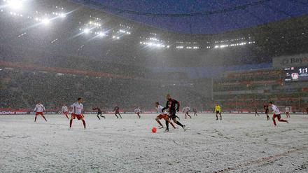 Wenn das Stadion zur Schneekugel wird.