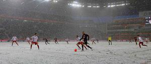 Wenn das Stadion zur Schneekugel wird.