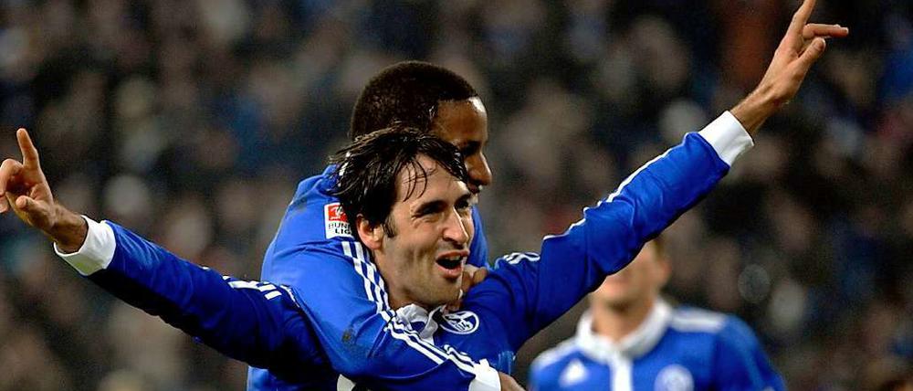 Gol! Gol! Gol! Schalkes Stürmer Raul erzielte seine Saisontreffer sieben bis neun gegen den 1. FC Köln.