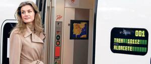 Prinzessin Letizia bei der Einweihung des neuen Hochgeschwindigkeitszuges. Foto: dpa