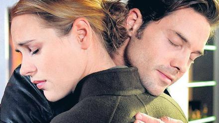 Vertrau mir. Herzschmerz (hier mit Verena Zimmermann und Stephan Käfer) bei „Verbotene Liebe“, bald in 50 Minuten. Foto: WDR
