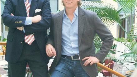 Zwei von vier. Christian Heitmeyer (links) und Constantin Bisanz gehören zu den Gründern von Brands4friends. Das Unternehmen sitzt in der Johannisstraße 20. 
