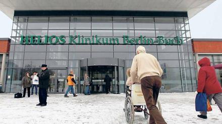 Der Tag danach. Am Dienstag machte die Helios-Klinik in Buch die Vorwürfe öffentlich. Bis gestern meldeten sich 60 besorgte Eltern.