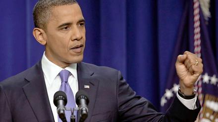 Friedensnobelpreisträger in der Pose des starken Mannes. 