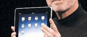 Wie immer im schwarzen Rolli: Steve Jobs stellte am 27. Januar in San Francisco das iPad vor. Foto: AFP
