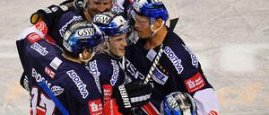 Weiter Feiern! Beim 4:3 gegen Mannheim am Donnerstag gelang den Eisbären ihr dritter Sieg in Serie.