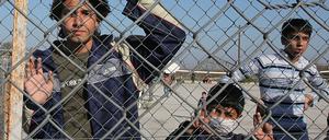 Gefangen in Europa. Wer es nach Griechenland schafft, wird von den Behörden zunächst in ein Flüchtlingslager gebracht. Doch die sind längst überfüllt.
