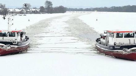 Schollenknacker. Die Eisbrecher des Wasser- und Schifffahrtsamtes sind bei Schwedt im Dauereinsatz.