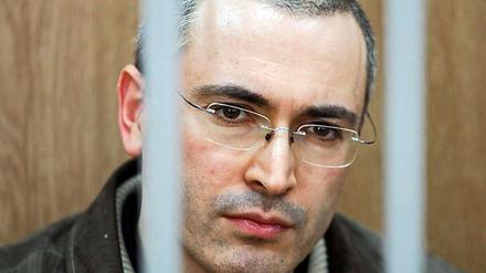 27. Dezember: Kremlkritiker Chodorkowski bleibt weiter in Haft. Ein Moskauer Gericht urteilte, der Gegner von Regierungschef Putin habe gemeinsam mit einem Geschäftspartner Öl gestohlen.