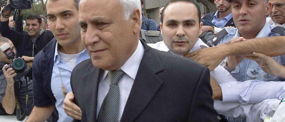 30. Dezember: Israels ehemaliger Präsident Mosche Katsav ist wegen Vergewaltigung in zwei Fällen und sexueller Nötigung schuldig gesprochen worden. Das Tel Aviver Bezirksgericht verkündete das schwerwiegende Urteil gegen den 65-Jährigen. Das Strafmaß wurde im März 2011 verkündet: Sieben Jahre Haft für Israels Ex-Präsident.