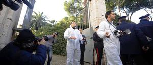 23. Dezember: In Rom detonieren in den Botschaften der Schweiz und Chiles Paketbomben. Italienische Anarchisten bekennen sich zu den Anschlägen.