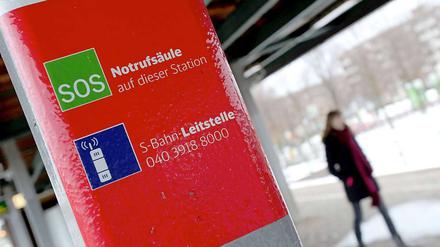 Auf dem Hamburger S-Bahnhof Veddel wurde ein Mann krankenhausreif geschlagen.