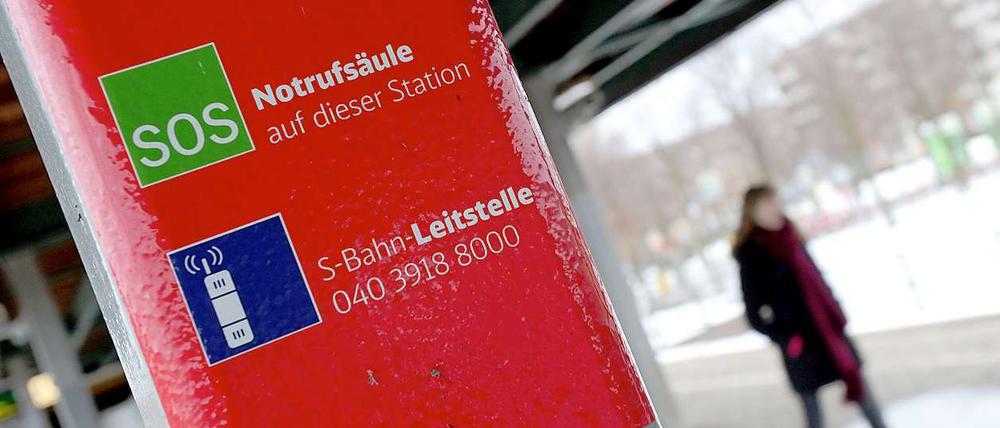 Auf dem Hamburger S-Bahnhof Veddel wurde ein Mann krankenhausreif geschlagen.