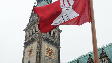 Der Kampf um das Hamburger Rathaus hat begonnen.