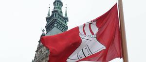 Der Kampf um das Hamburger Rathaus hat begonnen.