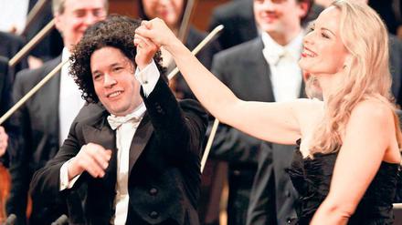 Dudamel und Garanca beim Schlussapplaus in der Philharmonie.