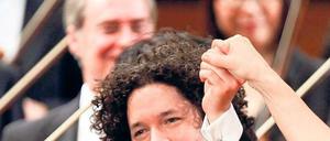 Dudamel und Garanca beim Schlussapplaus in der Philharmonie.