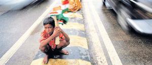 Ungleich verteilt. Der Aufschwung Indiens konzentriert sich auf wenige Branchen und Regionen. Mehr als die Hälfte der Bevölkerung lebt von weniger als zwei Dollar pro Tag. 