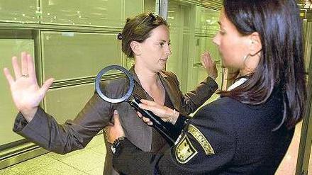 Noch strengere Kontrolle? Unklar sind vor allem die Kriterien. Foto: ddp