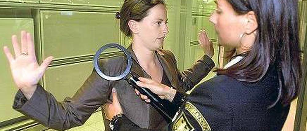 Noch strengere Kontrolle? Unklar sind vor allem die Kriterien. Foto: ddp