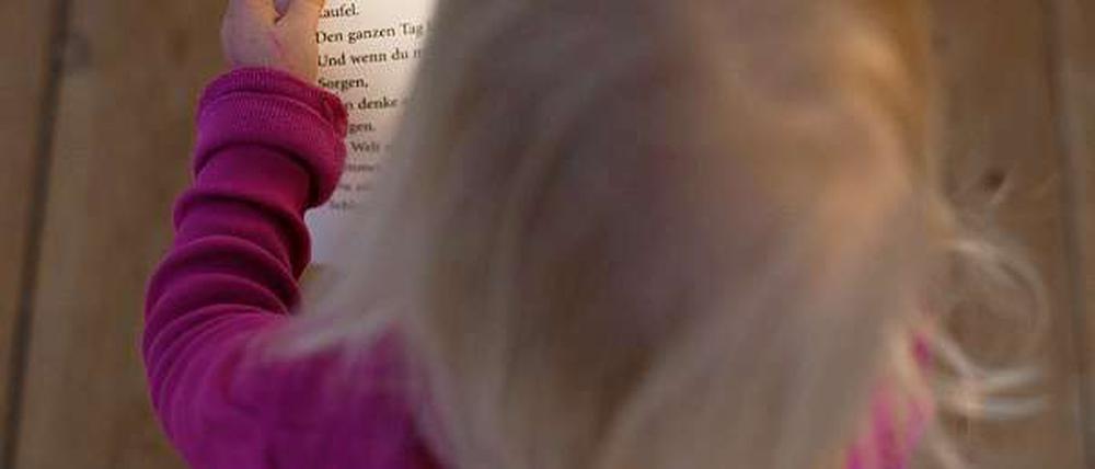 Kinder singen gern und viel. Muss die Kita zahlen, wenn Erzieher mit den Kleinen Lieder singen?