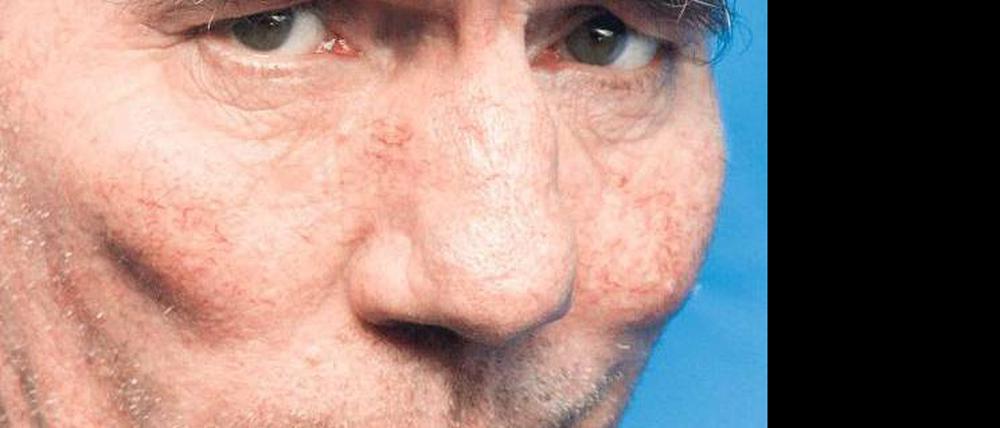 Pete Postlethwaite.
