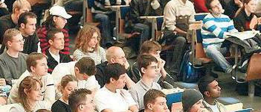 Mit System? Zehntausende zusätzlicher Studienanfänger kommen. Ein Bewerberportal soll das Verfahren beschleunigen. Foto: dpa