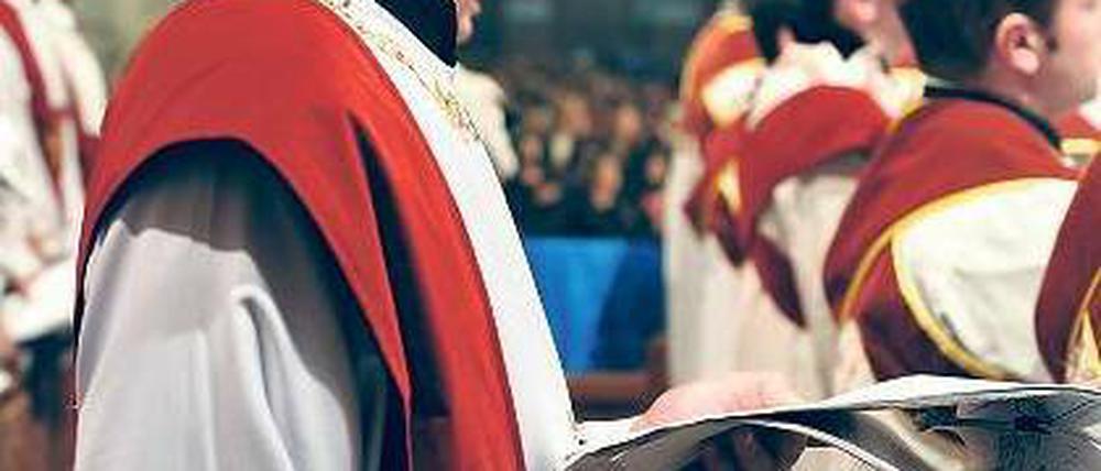 Singen gegen den Hass. Die Männerschola in der Kairoer Markus-Kathedrale während der Christmette der Kopten in Kairo am Donnerstagabend.