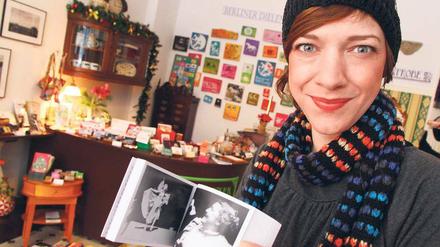 Sabine Klar in ihrem Laden "Fingerwerk &amp; Augenweide".