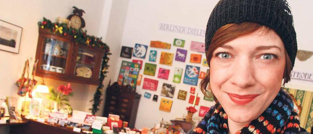 Sabine Klar in ihrem Laden "Fingerwerk & Augenweide".