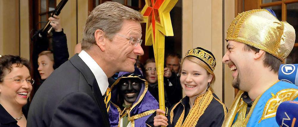 Ob der FDP-Chef in diesem Jahr viel zu lachen hat? Guido Westerwelle (M.) beim Dreikönigstreffen 2010.