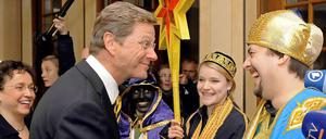 Ob der FDP-Chef in diesem Jahr viel zu lachen hat? Guido Westerwelle (M.) beim Dreikönigstreffen 2010.
