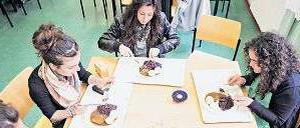 Schmeckt´s? An fast allen Sekundarschulen gibt es Mittagessen. Doch nur wenige Schüler sind wirklich zufrieden mit dem Angebot.
