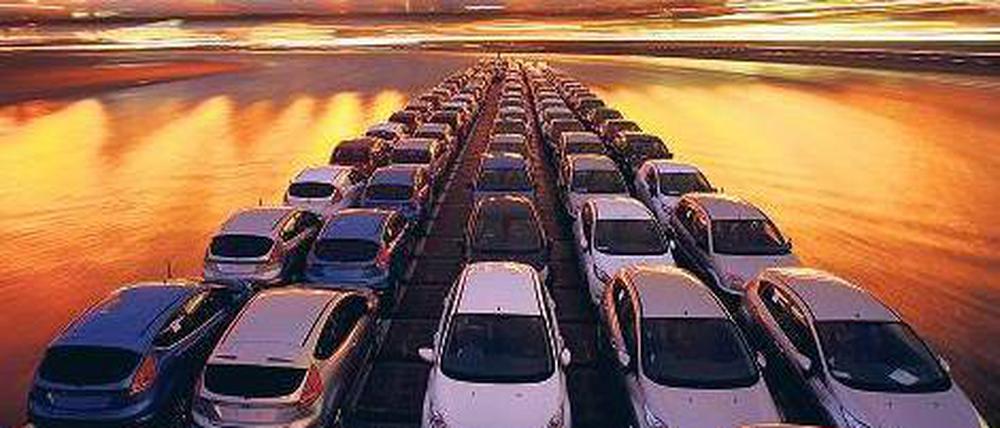 Per Schiff. Die deutschen Autohersteller setzen vor allem auf den Export. Foto: dpa
