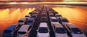 Per Schiff. Die deutschen Autohersteller setzen vor allem auf den Export. Foto: dpa