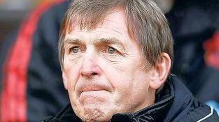 Erstes Spiel, erste Niederlage. Liverpools neuer, alter Trainer Kenny Dalglish beim Spiel in Manchester. Foto: Reuters