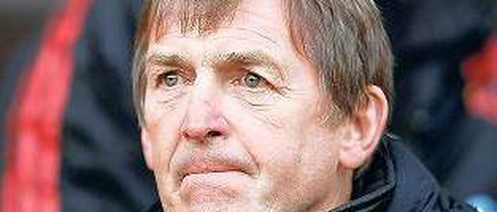 Erstes Spiel, erste Niederlage. Liverpools neuer, alter Trainer Kenny Dalglish beim Spiel in Manchester. Foto: Reuters