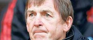 Erstes Spiel, erste Niederlage. Liverpools neuer, alter Trainer Kenny Dalglish beim Spiel in Manchester. Foto: Reuters
