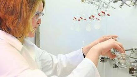 Friederike Hahn fahndet im Lebensmittelinstitut Oldenburg nach Dioxin. 