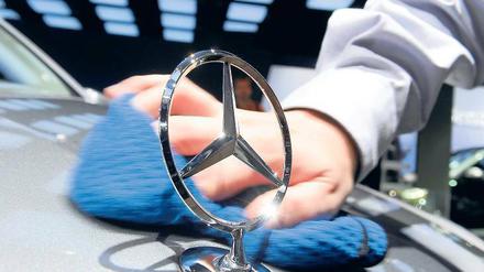 Unerwartet glänzend verkaufte sich Mercedes. Vorstandschef Dieter Zetsche sieht alle Ziele übertroffen. 