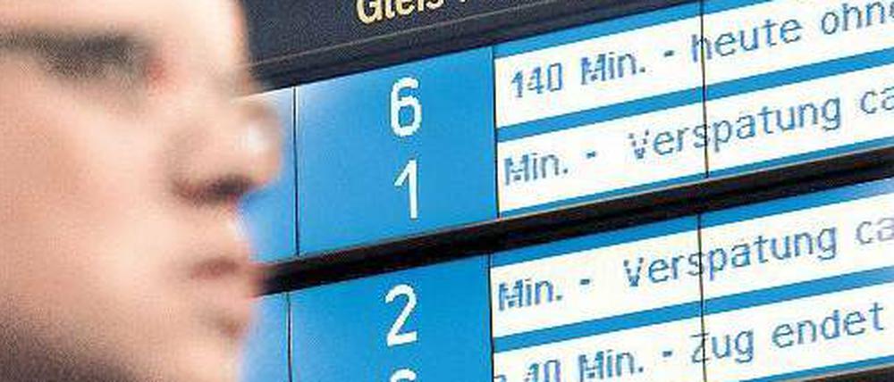 Kommt er oder kommt er nicht? Wer auf einen Zug wartete, musste in den Tagen um Weihnachten viel Geduld aufbringen. 