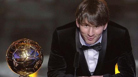 Lionel Messi freut sich schon zum zweiten Mal über die Ehrung "Weltfußballer des Jahres".