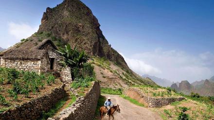 Santo Antao, eine der Kapverdischen Inseln. Wer im breiten Ribeirao-Tal wandert, lernt das Leben der Einheimischen aus nächster Nähe kennen.