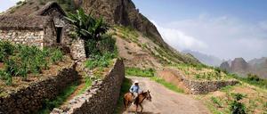 Santo Antao, eine der Kapverdischen Inseln. Wer im breiten Ribeirao-Tal wandert, lernt das Leben der Einheimischen aus nächster Nähe kennen.